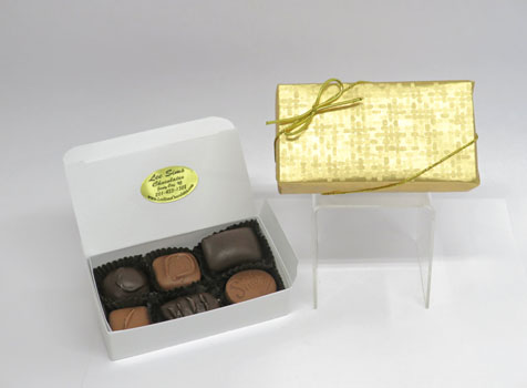 6 PIECE CHOCOLATE FAVOR BOX