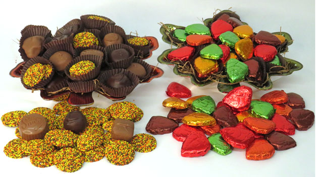 LEAF TRAY WITH CHOCOLATES